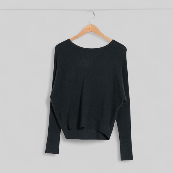 T Tahari Dolman Style Waffle Knit Cropped Length Sweater in Black sz XS - Picture 2 of 5